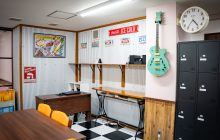 ギターとインテリア空間（就労継続支援B型事業所 NOBERUTE WORKS）