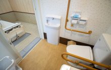 浴室隣接トイレ（小規模多機能ホームのべる手）